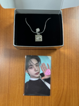 JIWOONG ZEROBASEONE Official Photocard + NECKLACE 2025 Concert 'Blue Man... - €85,93 EUR JIWOONG ZEROBASEONE Official Photocard + NECKLACE 2025 Concert 'Blue Man... - €85,93 EUR
