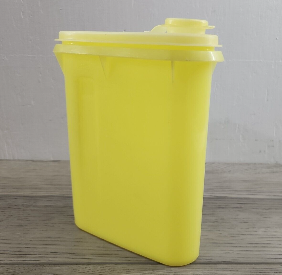 Tupperware Yellow 1 Qt Beverage Buddy Pitcher 792 w/ Sheer Lid w/ Flip Top 793 - $8.79