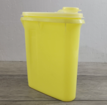 Tupperware Yellow 1 Qt Beverage Buddy Pitcher 792 w/ Sheer Lid w/ Flip Top 793 - $8.79
