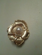 VINTAGE CLIP EARRINGS GOLD ROSE PEARL CTR SURROUNDED BY RHINESTONES - $16.00