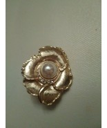 VINTAGE CLIP EARRINGS GOLD ROSE PEARL CTR SURROUNDED BY RHINESTONES - £12.78 GBP