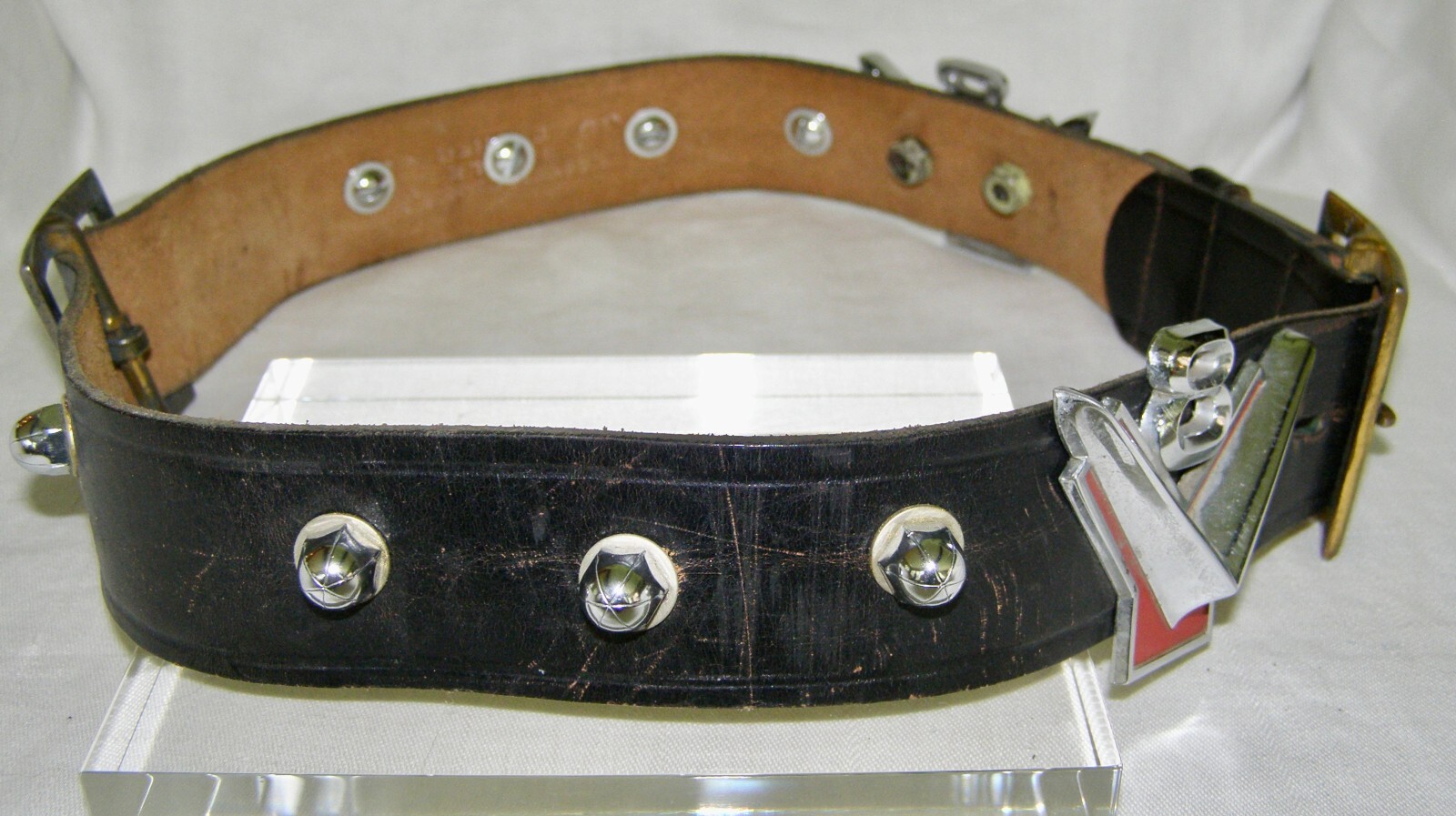 VINT. HEAVY COWHIDE LEATHER BELT+RED ‘V-8’ EMBLEM HOOD ORNAMENTS-CUSTOM-Sz.30/32 Item image 6