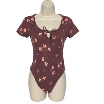 Wild Fable Women&#39;s Romper Size Small Burgundy Red Floral Short Sleeve Scoop Neck - £20.00 GBP