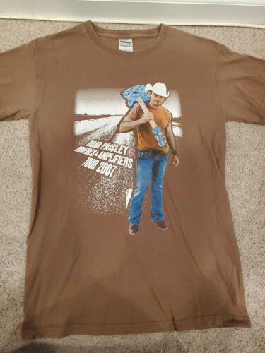 Brad Paisley 2007 Tour Bonfires &amp; Amplifiers Country Music T-Shirt, Adul... - $12.34