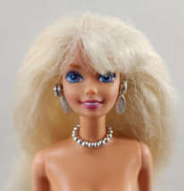 1995 Mattel Avon Exclusive Winter Velvet Barbie w/ Jewelry - Nude #15571 - £3.46 GBP