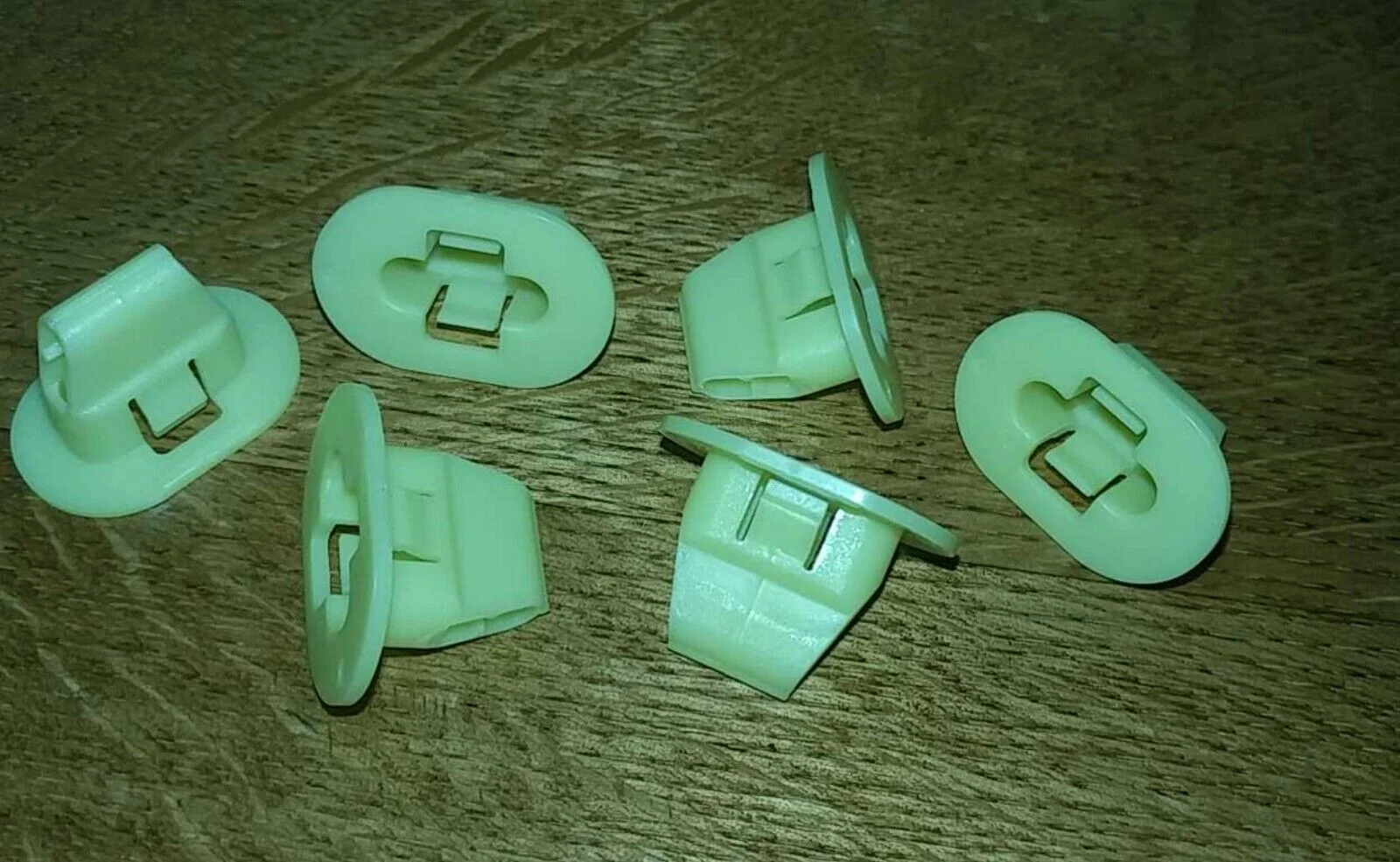Subaru Forester 01-07 Internal plastic sill clips (6pcs) - $58.37 CAD