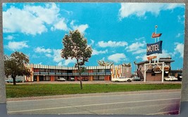 Michigan Skyline Motel circa 1960 Real Color Photo Unposted - £10.78 GBP