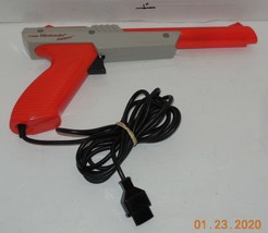 Vintage Nintendo Entertainment System NES Orange Gray Zapper Gun Controller  - £19.14 GBP
