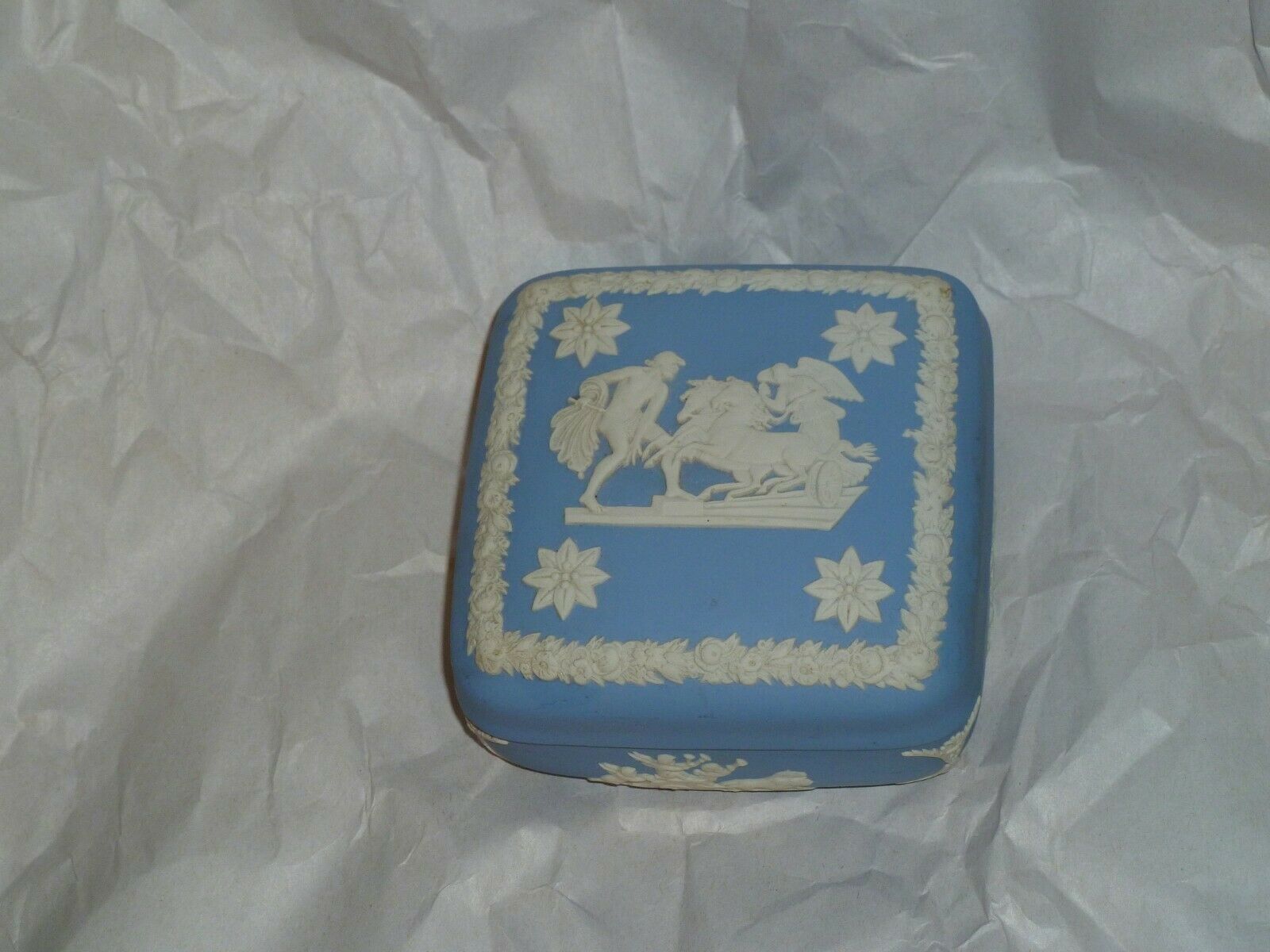 VINTAGE BOXED BLUE WEDGEWOOD JASPERWARE LIDDED TRINKET BOX  3 3/4" - $19.80