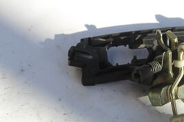 2000-2002 MERCEDES S430 S500 W220 REAR DRIVER EXTERIOR DOOR HANDLE MOUNTING 3139 image 2