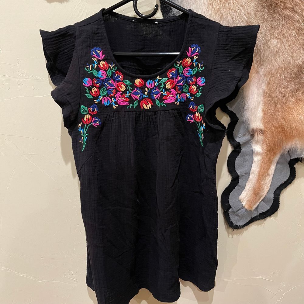 Boutique Embroidered Gauzy Flutter Sleeve Top Black Pink Boho Pretty Summer - $14.44