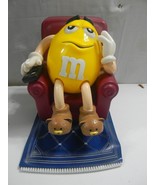 M &amp; M Candy Dispenser In Recliner Yellow Peanut - $184.23 MXN