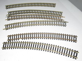 HO TRACK-  SIX BRASS 18&quot; RADIUS CURVED TRACK SECTIONS - AHM - GOOD - B1A - $34.77 MXN