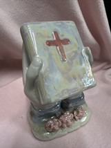 Vintage Pearl Glazed Ceramic Hands Holding A Bible w/Pink Roses Excellent - £6.36 GBP