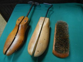 Great Set of 2 VINTAGE Wood SHOE STRETCHERS and BRUSH - £9.79 GBP