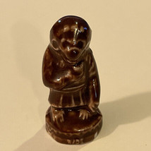 Vintage Wade Whimsies Female Monkey Figurine Circus Series Red Rose Tea - £3.52 GBP