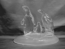 This Cristal d&#39;Arques Penguin Family Figurine-Clear and Frosted Glass - £14.15 GBP