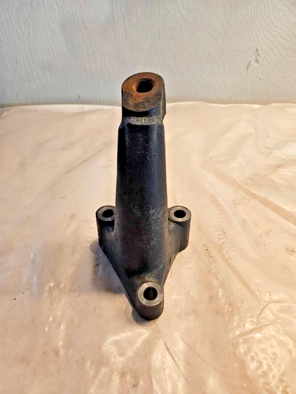 DETROIT DIESEL DD15 ENGINE RADIATOR SUPPORT BRACKET A4722030240 OEM - $41.73