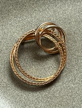 Vintage Etched Double Goldtone &amp; Smooth Tubular Open Circle Pin Brooch – - £8.94 GBP