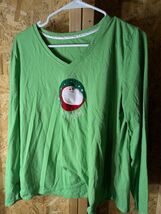 ladies medium size green poly cotton Christmas tee shirt - $13.37