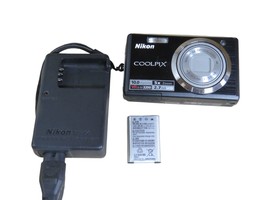 Nikon Coolpix S560 10.0MP Digital Camera Graphite Black PARTS/REPAIR! LC... - £26.64 GBP