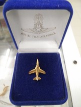 AVIATION RTAF, AIRPLANE THAI AIR FORCE TIE PIN, GOLD COLOR IN VELVET BOX... - $354.45 MXN