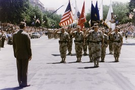 President Bush Greeting Genral Schwarzkopf Homecoming Parade 4X6 Photo Reprint - £6.29 GBP
