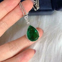 2.50Ct Pear Cut CZ Green Emerald Teardrop Pendant 14K White Gold Finish 18&#39;&#39; - £134.70 GBP