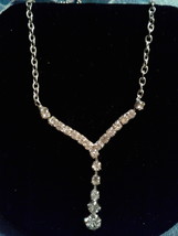 Silver Tone Necklace With Clear Dangling Rhinestones  - €1,74 EUR