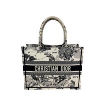 Authenticity Guarantee

Christian Dior Book Embroidered Canvas Medium Stars A... - £3,096.70 GBP