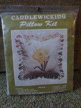 1983 Wang&#39;s International Daffodil Candlewicking Pillow Sealed Kit - 14&quot; X 14&quot; - £9.55 GBP