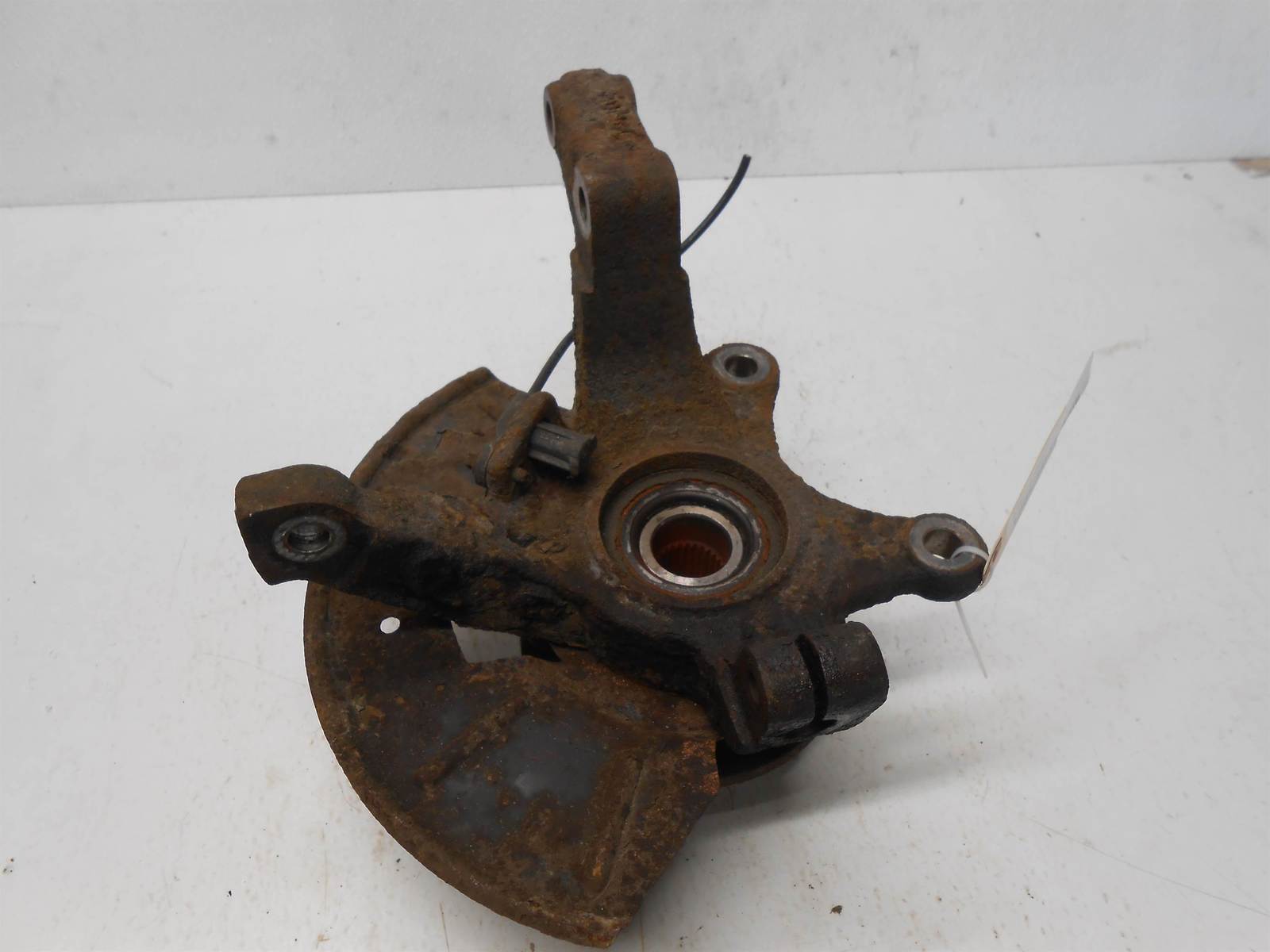 2010 MERCURY MARINER Front Left Knuckle With Wheel Hub Bearing - $78.95