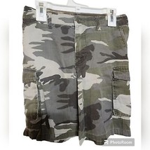 Bugle Boy size 7 camo shorts - $7.78