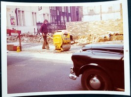 1975 Sidewalk Construction, Worker, London Photo Color Snapshot - £2.33 GBP