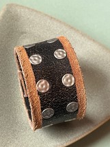 Wide Black w Brown Sides &amp; Hammered Silver Colored Rivets Thick Leather Snap - £14.80 GBP