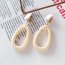 Retro Women Big Round Geometry out Oval Clip Earrings (white clip earring) - £11.59 GBP