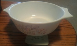 Vintage Pyrex England Iris Dish Bowl Casserole Flowers Floral White Blue - $247.28 MXN