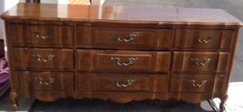 Beautiful Cherry Finish Thomasville Dresser with Vanity Mirror – Nine Drawers - £316.53 GBP