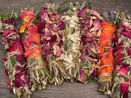 (4) Smudge Sticks Sage, Rosemary, Lavender &amp; Rose Petals - £35.17 GBP