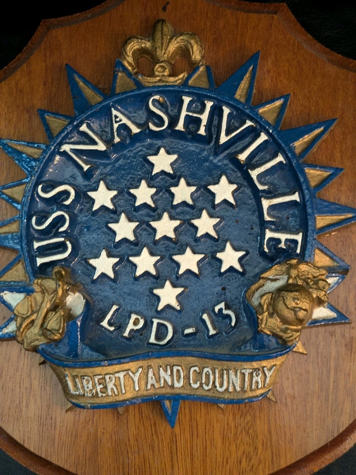 Uss Nashville LPD-13 Austin Classe Veicoli Insignia Legno Placca 9 1/2 x 11 Item image 3