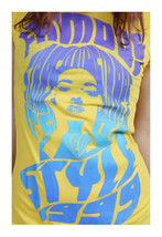 Famous Stars &amp; Straps Damen Junior Gelb T-Shirt - $237.46 MXN