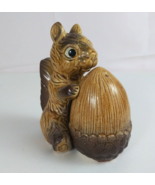 Vintage Adorable Squirrel Holding Acorn Salt & Pepper Shakers Japan - €14,99 EUR Vintage Adorable Squirrel Holding Acorn Salt & Pepper Shakers Japan - €14,99 EUR