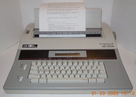 Smith Corona Spell Right Dictionary XD 5700 Memory Typewriter with Cover - £113.50 GBP