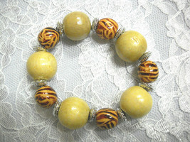 NEW CHUNKY BOLD SAFARI ZEBRA &amp; CREAM LT BROWN COLOR WOOD BEADS STRETCH B... - £3.92 GBP