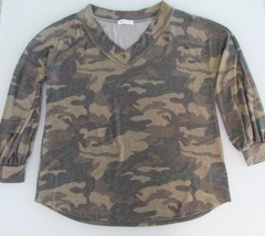 First Love Women&#39;s Camouflage 1/2 Sleeve Knit Top Size Small - $14.00