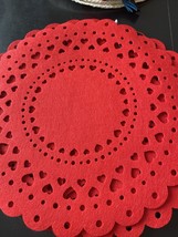 Cynthia Rowley Red 15” Cut Hearts Valentine Round Woven  Placemats  Set/4 New - £22.91 GBP