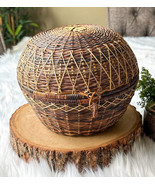 Vintage Round Hand Woven Bamboo Wicker Lidded Hinged Basket Handmade Lid... - $641.48 MXN
