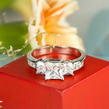 Anillo de compromiso con tres diamantes de talla princesa de 2,80 quilates,... - £200.36 GBP