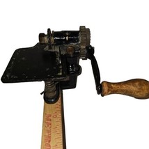  Antique Cast Iron Schul-Sons~Hand Crank Leather Pinking Machine - £94.96 GBP