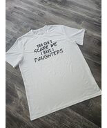 You Can&#39;t Scare Me I Have 3 Daughters XL Graphic T Shirt White Crewneck - $18.06